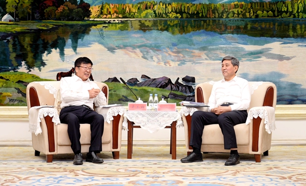 吴普特赴新疆调研&nbsp; &nbsp; 深化校地融合发展